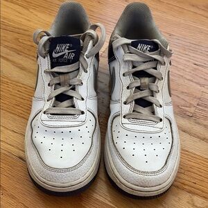 Nike Air Force 1 in white navy and Gray